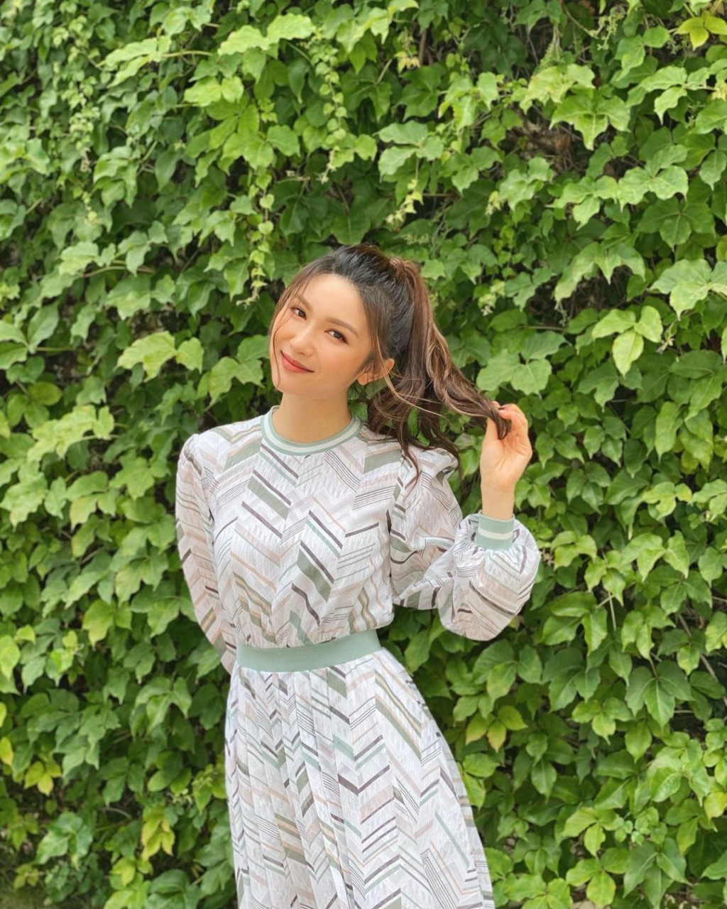 選完港姐，關楓馨簽約無線。